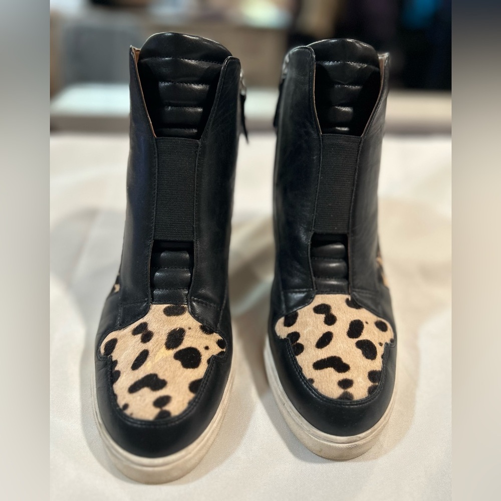 LINEA PAOLO hightop sneakers in black leather and a cheetah print is size 9.5